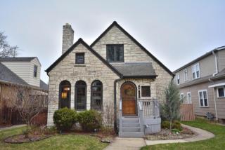 7824 Lorraine Pl, Milwaukee, WI 53222-4935