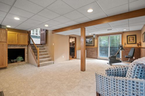 1404 Wolf Lake Rd, Meskegon MI 49442-1948 exterior