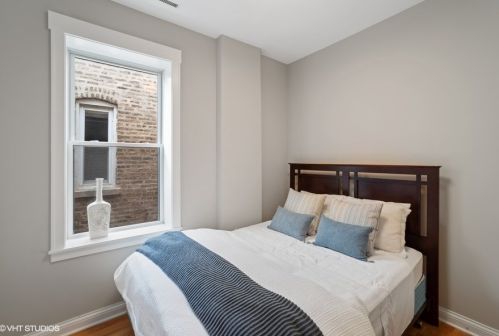 4425 Damen Ave, Chicago IL 60625-1701 exterior