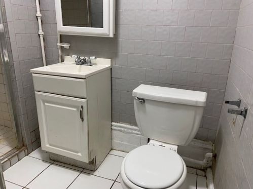 656 Monticello Ave, Chicago IL 60618-5320 exterior