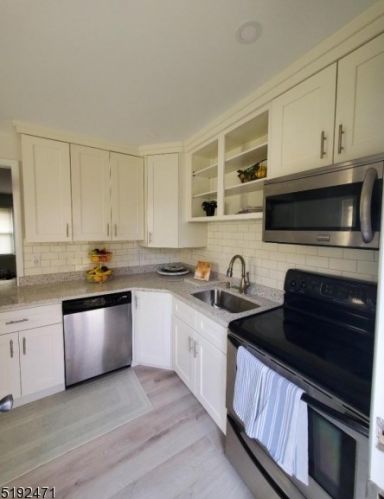 7 Williams Trl, Hopatcong, NJ 07843-1123