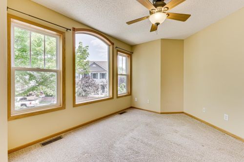 1932 Shamrock Pl, Chaska MN 55318-5405 exterior