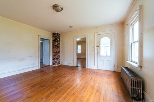 1075 Poquonock Ave, Windsor CT 06095-1234 exterior