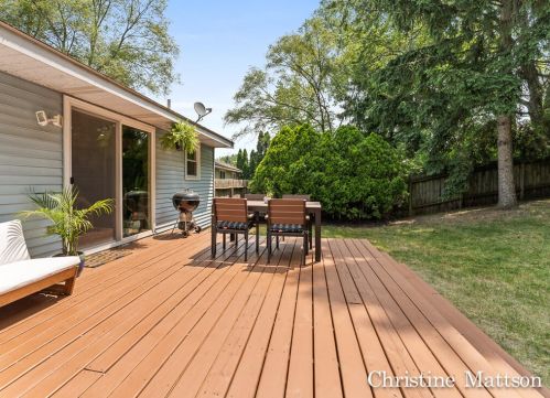 1233 Kreiser Ter, Grand Rapids MI 49506-4082 exterior