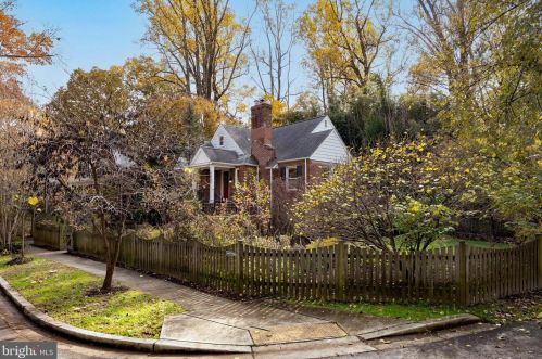 7922 Long Branch Pkwy, Silver Spring, MD 20912-7706