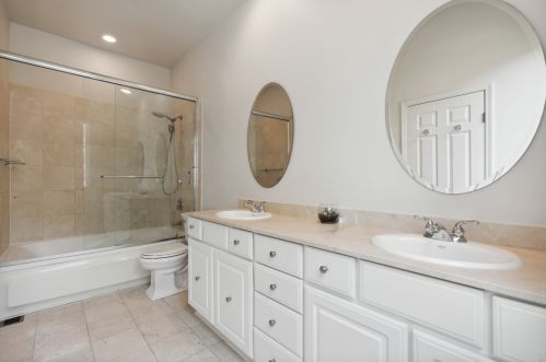 2759 Bosworth Ave, Chicago IL 60642-2341 exterior