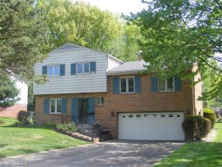 6321 Sequoia Dr, Cleveland, OH 44134-6025