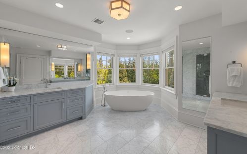 176 Shr Rd, Old Greenwich CT 06870-2121 exterior