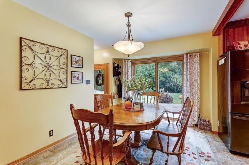 6038 Ironwood Ln, Milwaukee WI 53217-4423 exterior