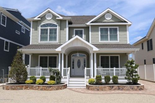 7 Trenton Ave, Lavallette NJ  08735-2717 exterior