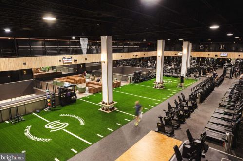 200 Broad St, Philadelphia PA 19102-3809 exterior