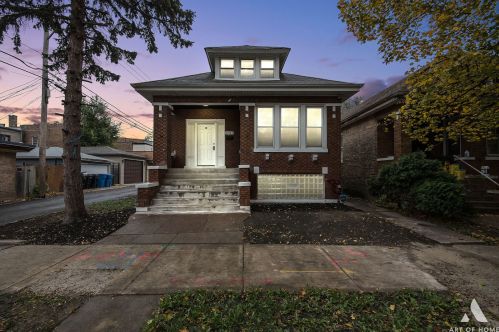 6917 Maplewood Ave, Chicago IL 60622-2857 exterior