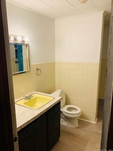 44 Wilcox St, New Britain CT 06051-1209 exterior