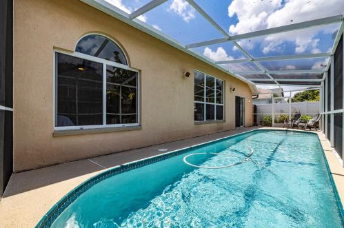 8820 Cypress Hammock Dr, Tampa FL 33614-1952 exterior