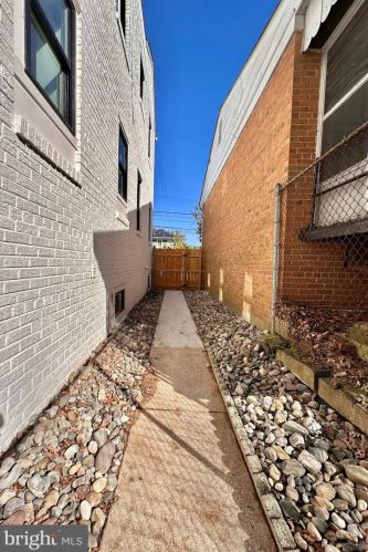 4709 Clay St, Washington DC 20019-1437 exterior