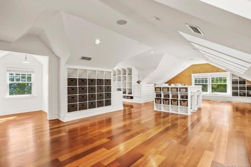 200 Byram Shr Rd, Greenwich CT 06830-6928 exterior