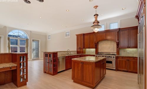 2215 Lakewood Ave, Chicago IL  60614-3120 exterior