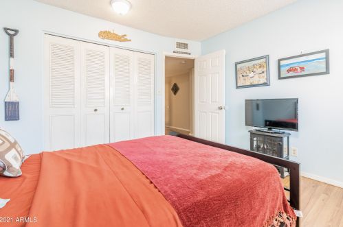 8216 32nd Ave, Phoenix AZ  85051-6022 exterior