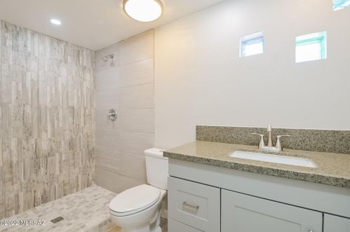 8648 Kenyon Dr, Tucson AZ  85710-4234 exterior