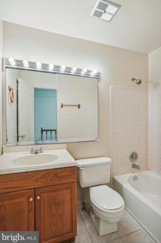 15901 Indian Hills Ter, Rockville MD 20855-2626 exterior