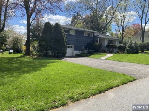 285 Whitman St, Haworth, NJ 07641-1315