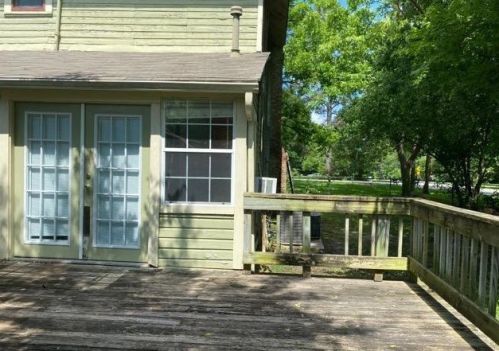 340 Bush Dr, Huntsville TX 77320-3402 exterior