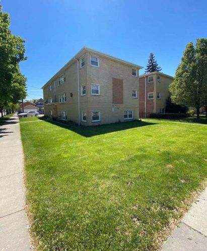 2303 35th St, Chicago, IL 60609-1005