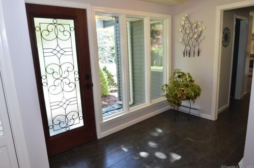 5 Lanz Ln, Ellington, CT 06029-2310