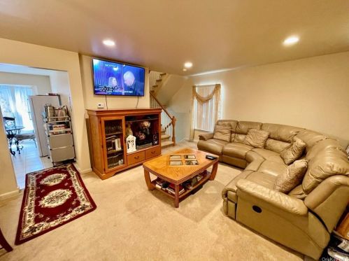 28 Lk Rdg Dr, Middletown NY 10940-2155 exterior