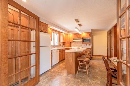 13 Plainfield St, Enfield CT 06082-5813 exterior