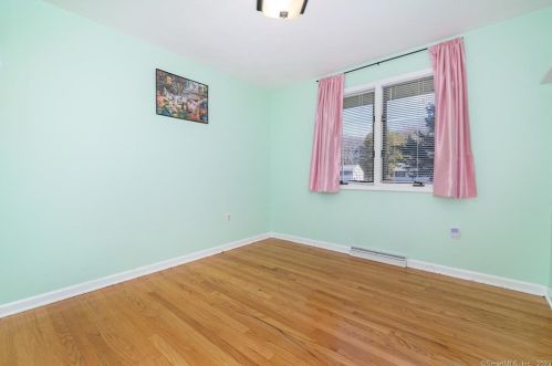 16 Angel Pl, North Haven CT 06473-2402 exterior