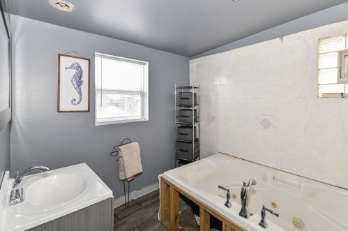 1813 59, Milwaukee WI 53214-5129 exterior