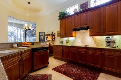 5962 Hammock Is Cir, Naples FL 34119-4649 exterior