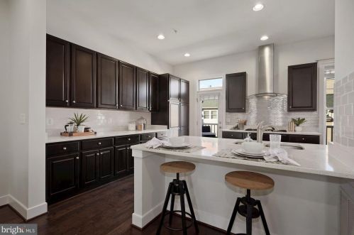 724 Diamond Ave, Alexandria VA 22301-1748 exterior