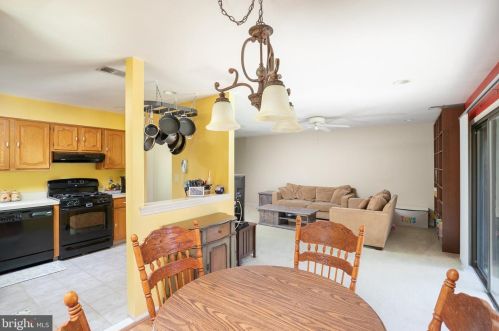 76 Wyndham Pl, Trenton NJ 08691-3126 exterior