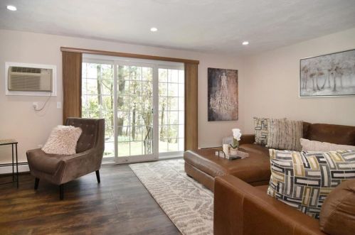 20 Marigold Cir, Providence, RI 02904-3897