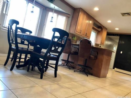 2 Leroy Ct, Commack NY  11725-1703 exterior