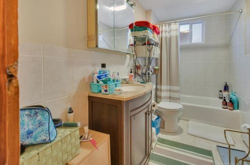 194 Gold St, New Britain CT 06053-3758 exterior