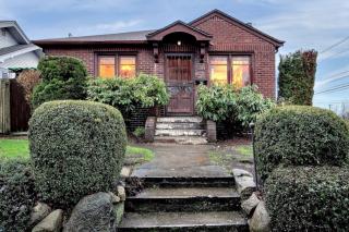 6303 38 Ave, Seattle WA  98126-3026 exterior