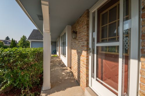 8554 Meadowside Ct, Milwaukee, WI 53223-3161