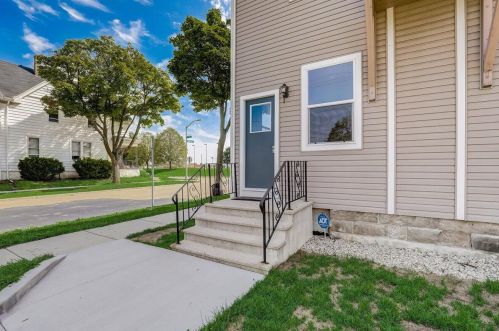 1101 72nd St, Milwaukee WI  53214-3119 exterior