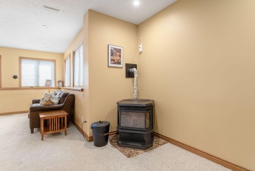 1061 Robinhood Dr, Meskegon MI  49445-2075 exterior