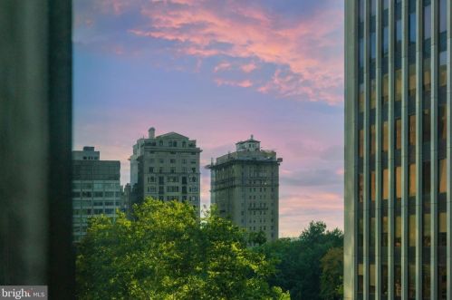 130 18th St, Philadelphia PA 19103-4923 exterior