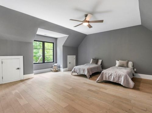 4736 Lk Forrest Dr, Atlanta GA 30342-2217 exterior