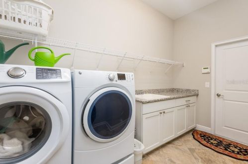 3017 Ballast Point Blvd, Tampa FL 33611-3902 exterior