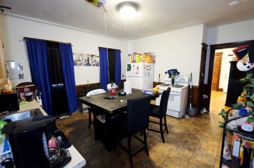 21 Woodward St, Worcester MA 01610-2937 exterior