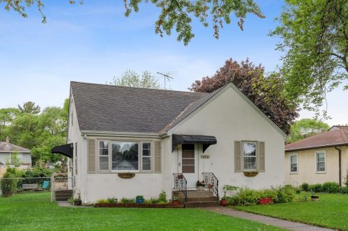 215 14th Ave, South Saint Paul, MN 55075-1943