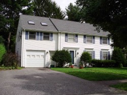 14 Grayson Ln, Newton, MA 02462-1009