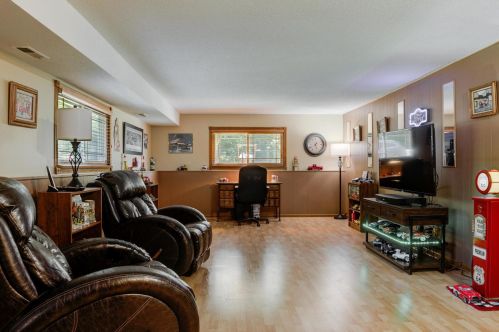 655 Fay Ave, Elmhurst IL 60126-2149 exterior