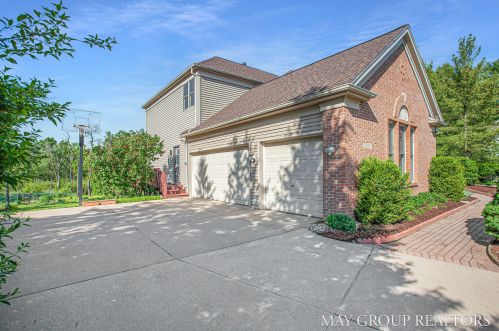 2326 Arbor Tree Ct, Grand Rapids MI 49546-8506 exterior